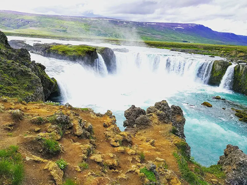 https://smallrvlifestyle.com/wp-content/uploads/2016/08/5-good-and-bad-things-about-iceland.jpg