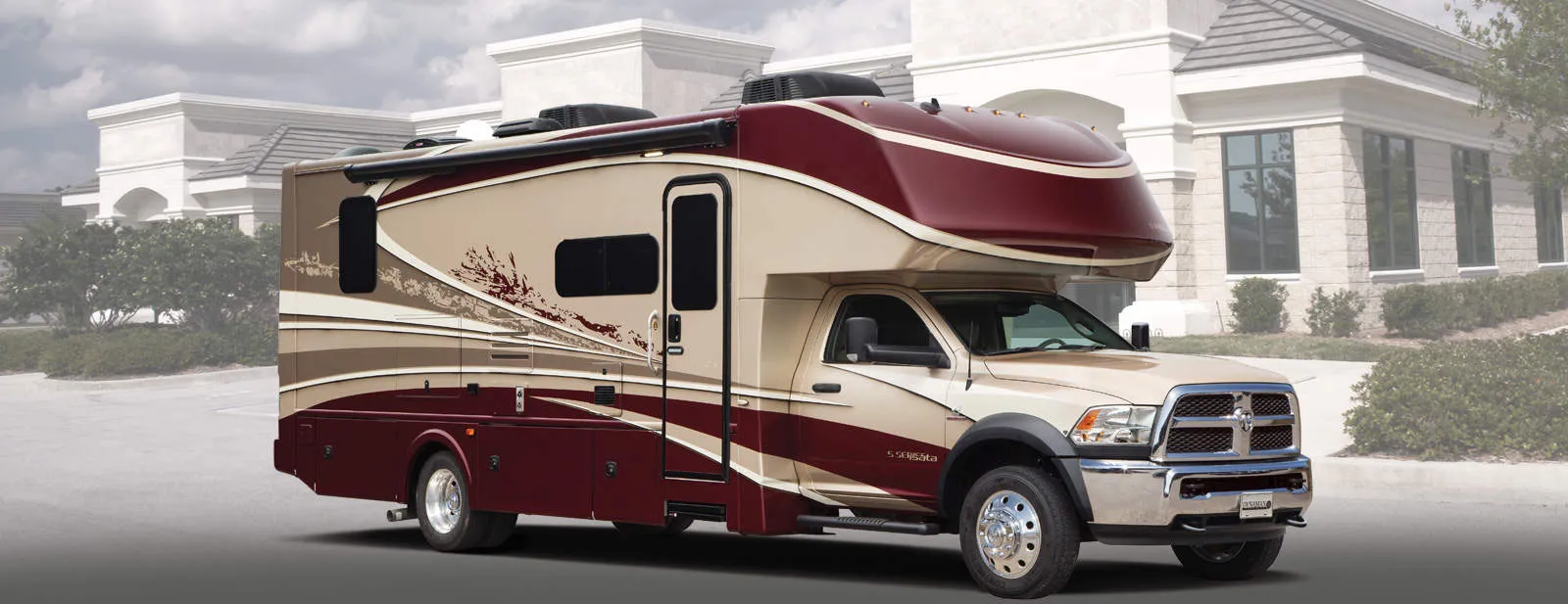 Class C Rvs With King Bed Floorplan With Comparison Table