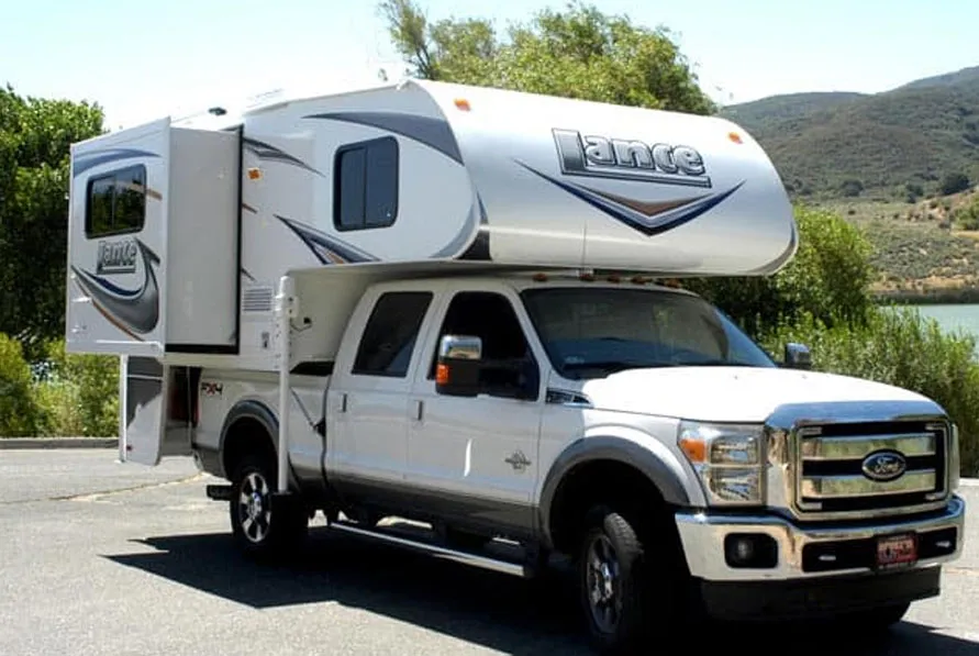 LANCE 855S TRUCK CAMPER